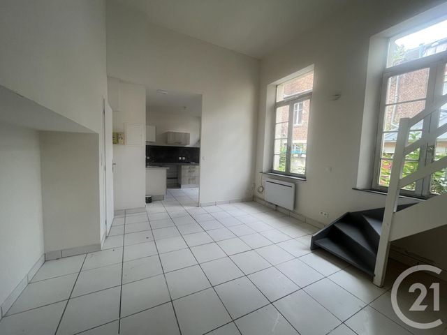 Appartement T3 à louer - 5 pièces - 55 m2 - St Quentin - 02 - PICARDIE