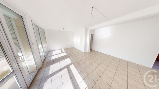 Appartement F4 à vendre - 5 pièces - 77,18 m2 - St Quentin - 02 - PICARDIE